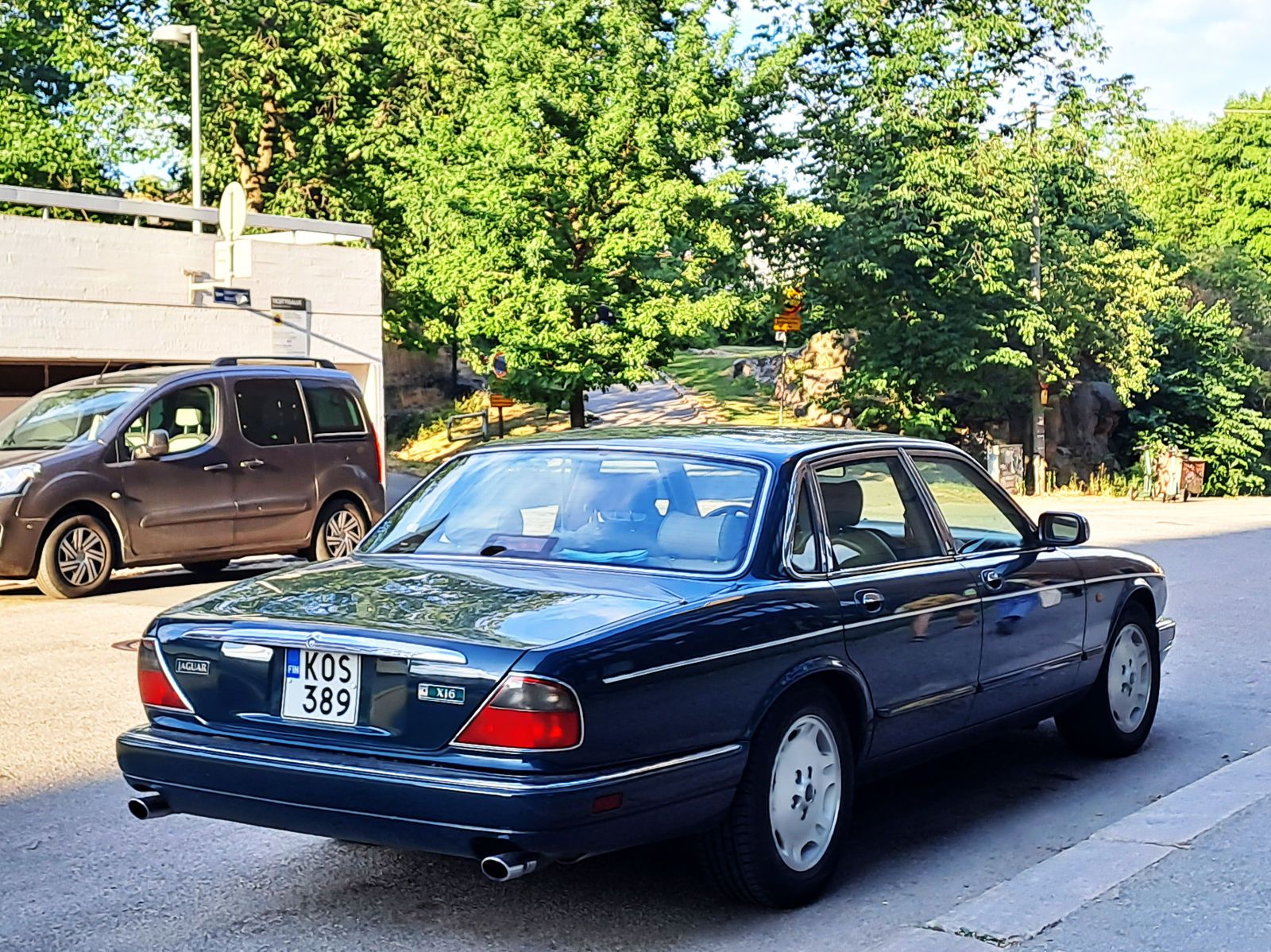 KOS-389, Jaguar XJ 3rd gen (X300/X305), 1994–1997