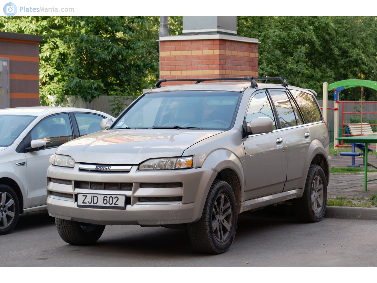 ZJD 602, Isuzu Axiom 1st gen (178/E-UPS26FW), 2001–2004