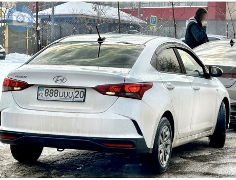 888 UUU 20, Hyundai Accent