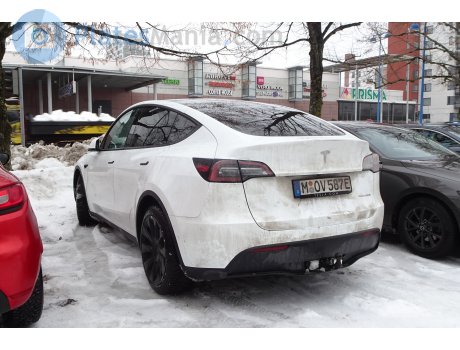 M OV 587 E, Tesla Model Y