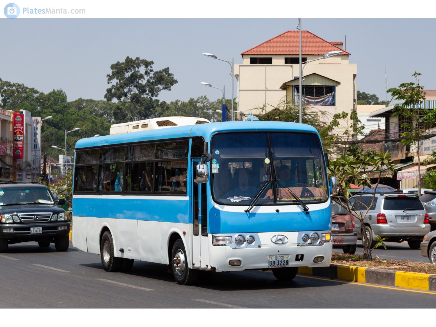 3B-3228, Hyundai Aero Town 