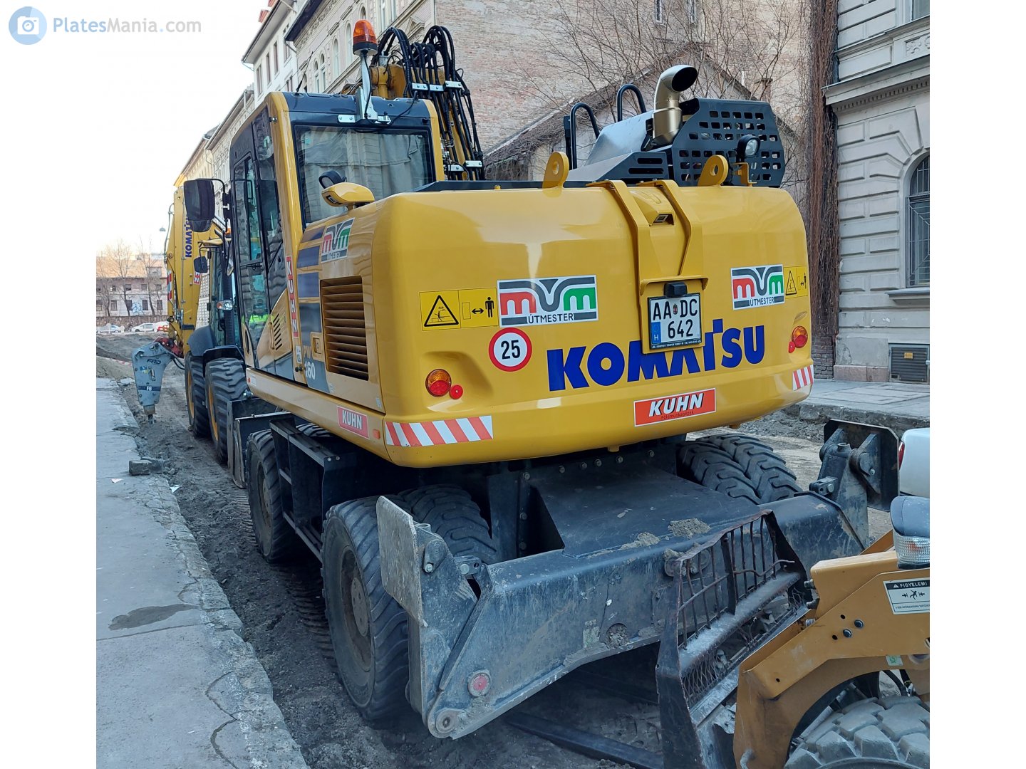 AA DC-642, Komatsu PW-Series 