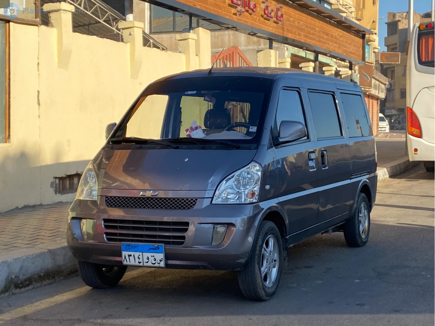 ٨٣١٤ وقص, Chevrolet N-Series Vans 