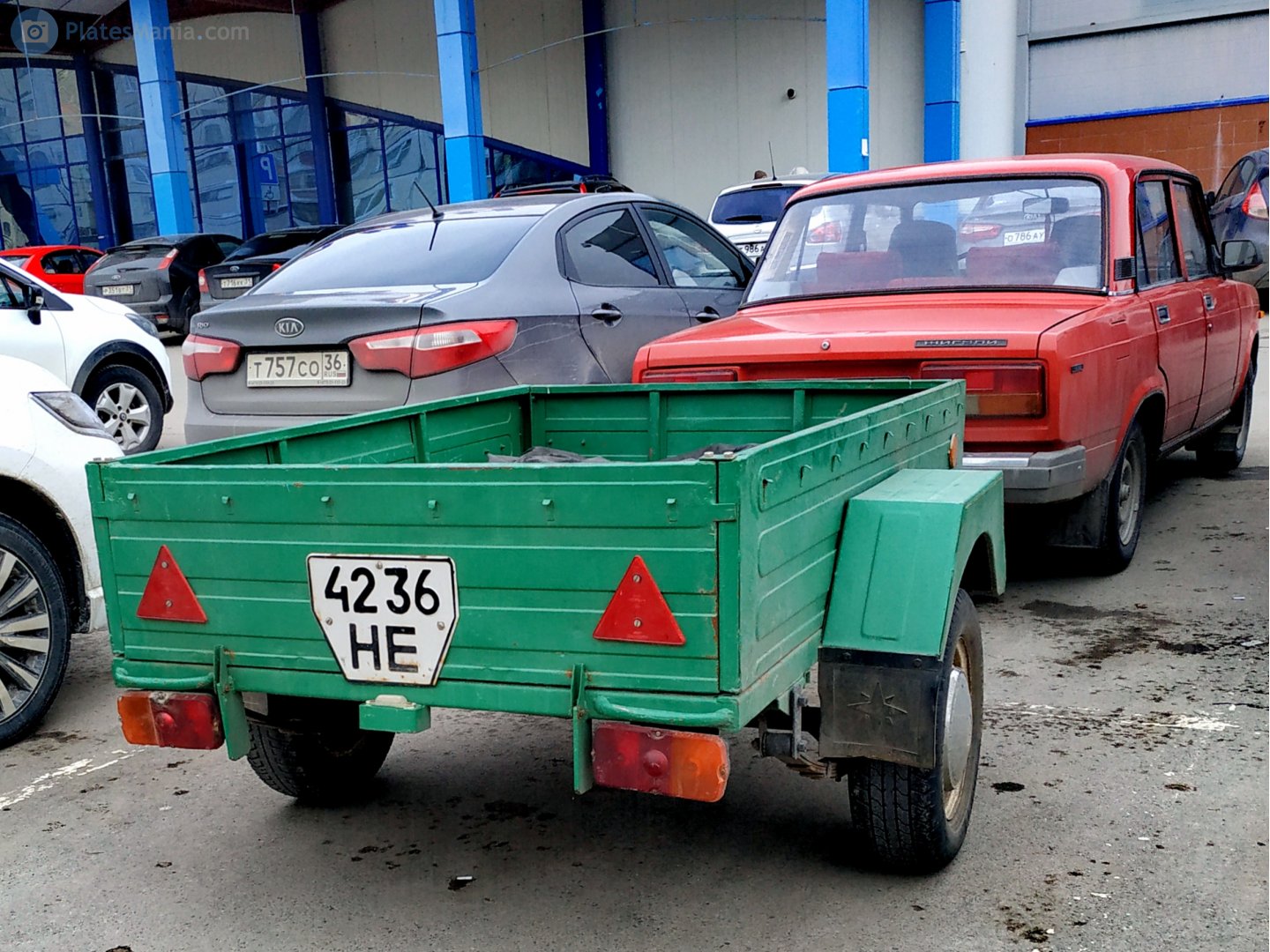 4236 НЕ, Trailers (1977) 