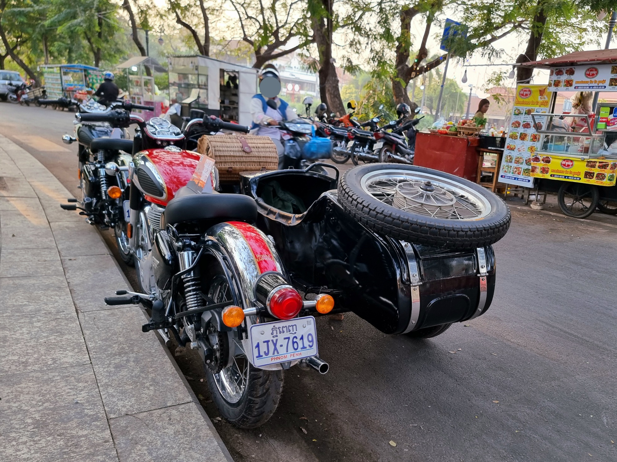 1JX-7619, Royal Enfield Classic 