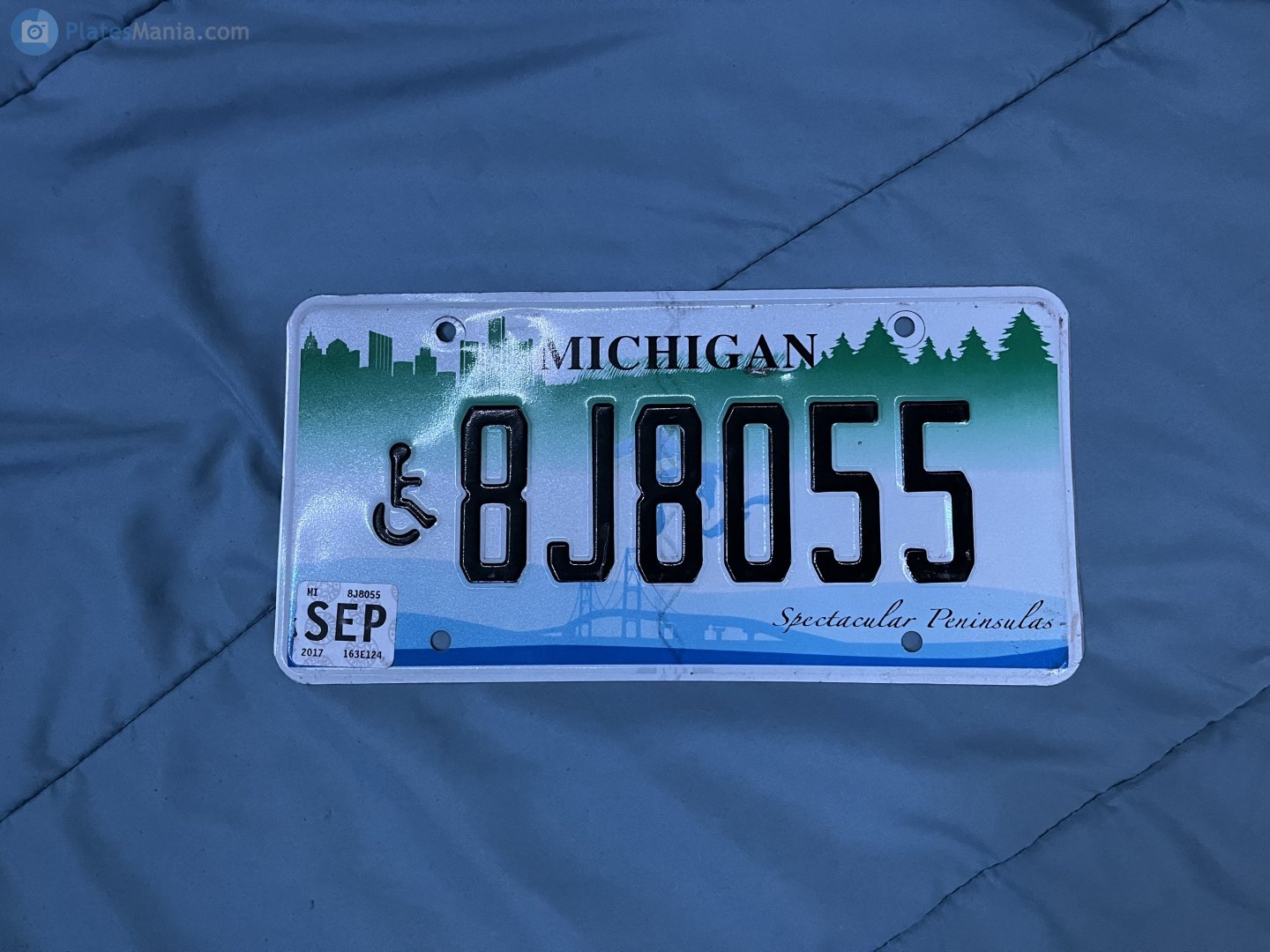 8J8055, License plate without vehicle 