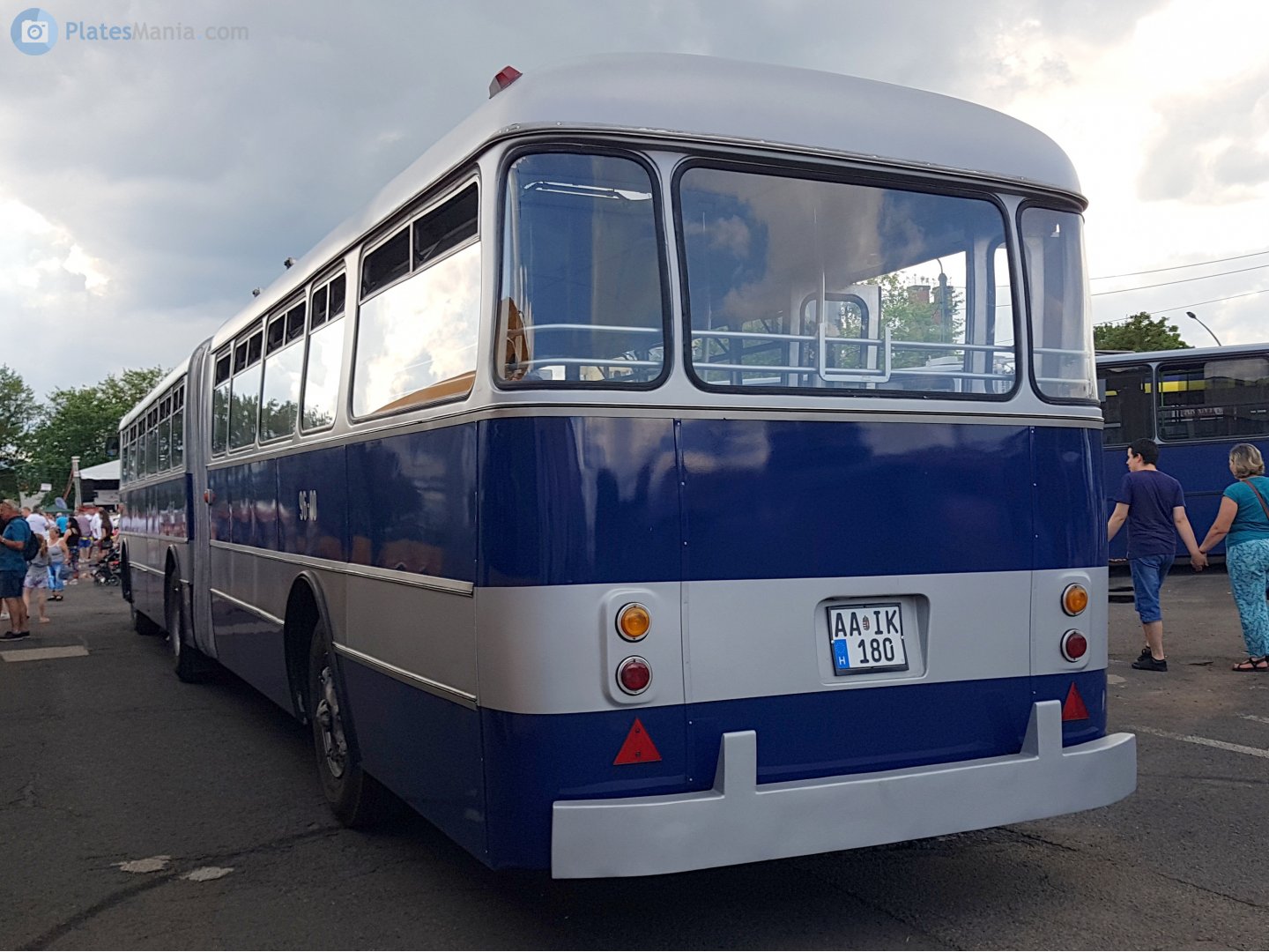 AA IK-180, Ikarus 180 