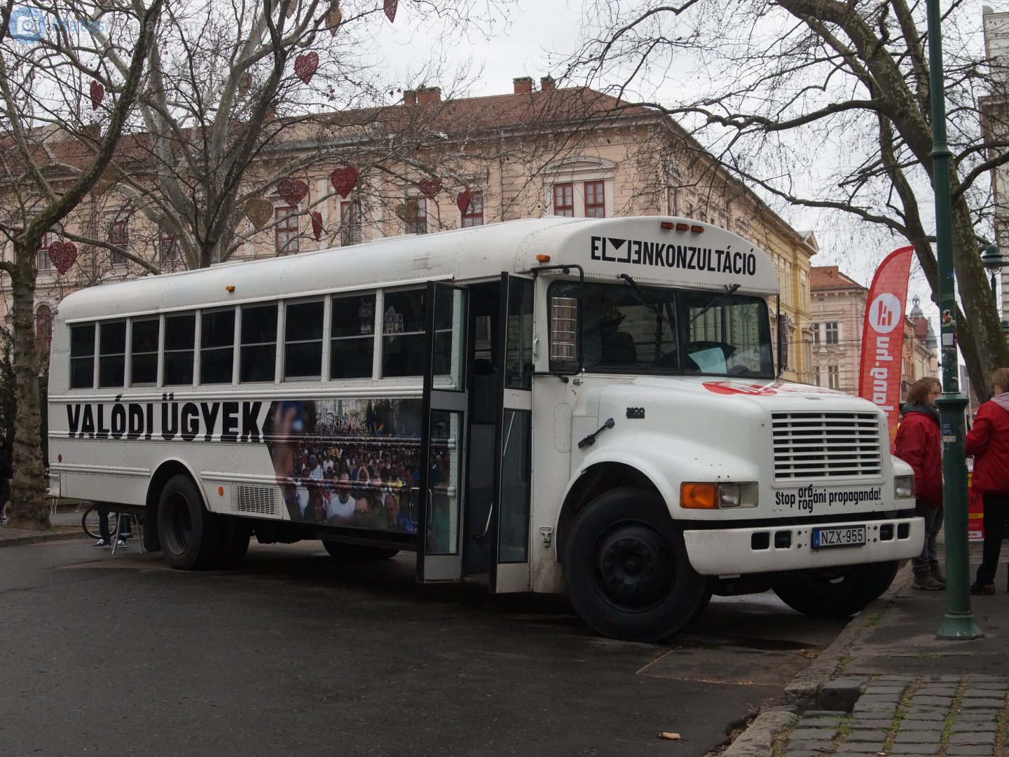 NZX-955, Thomas Saf-T-Liner Conventional 