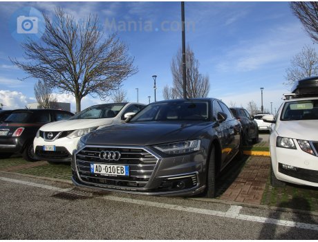 AD 010 EB, Audi A8