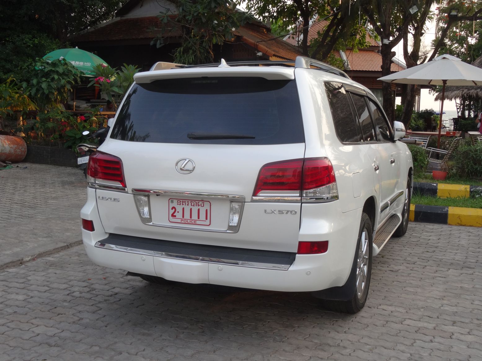 2-1111, Lexus LX 3rd gen (J200), 1st facelift, 2012–2015