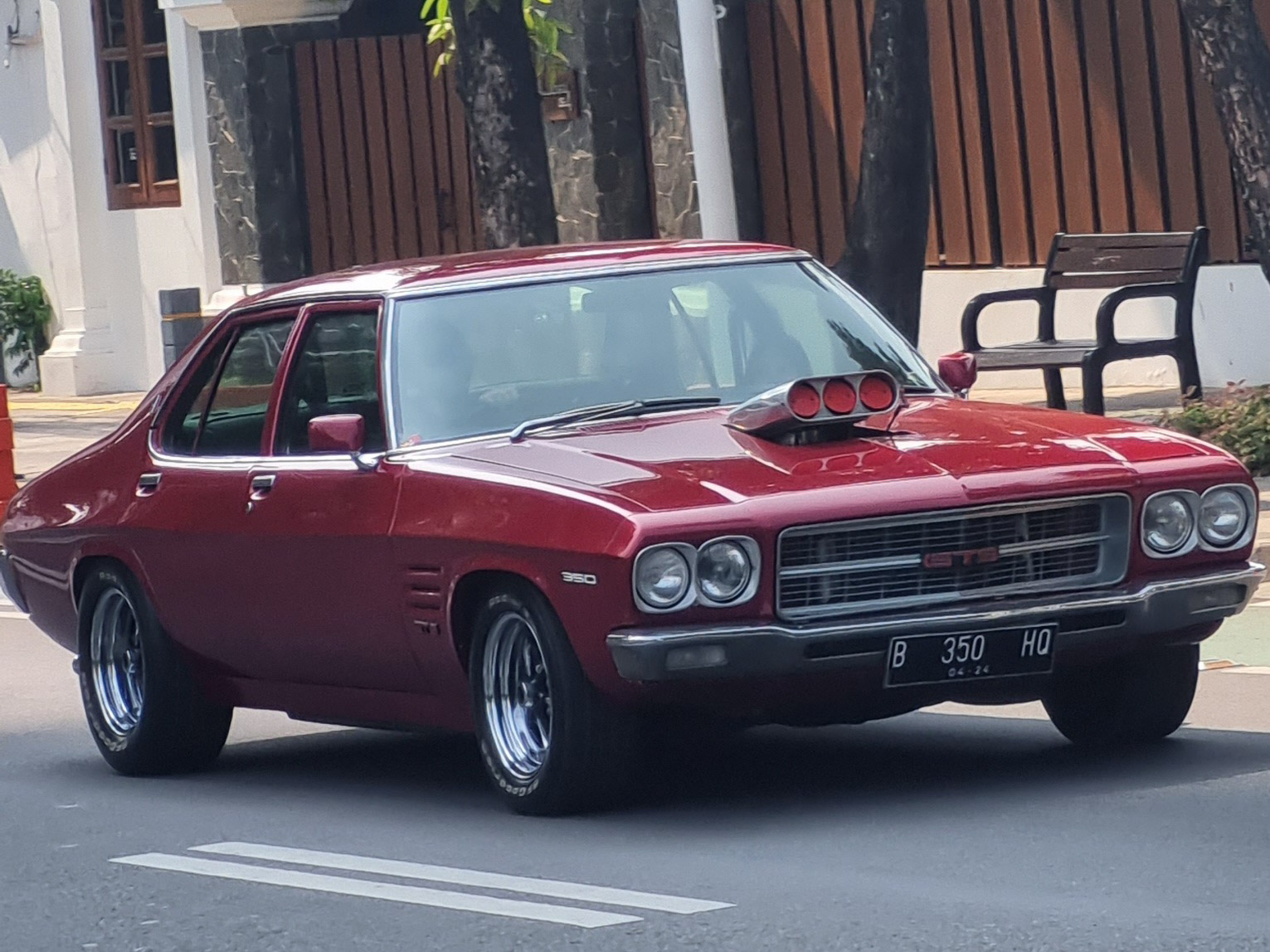 B 350 HQ, Holden Premier 3rd gen Sedan (HQ/HJ/HX/HZ), 1971–1980