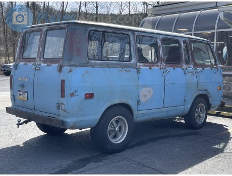 LWK-9557, Chevrolet G-Series Vans