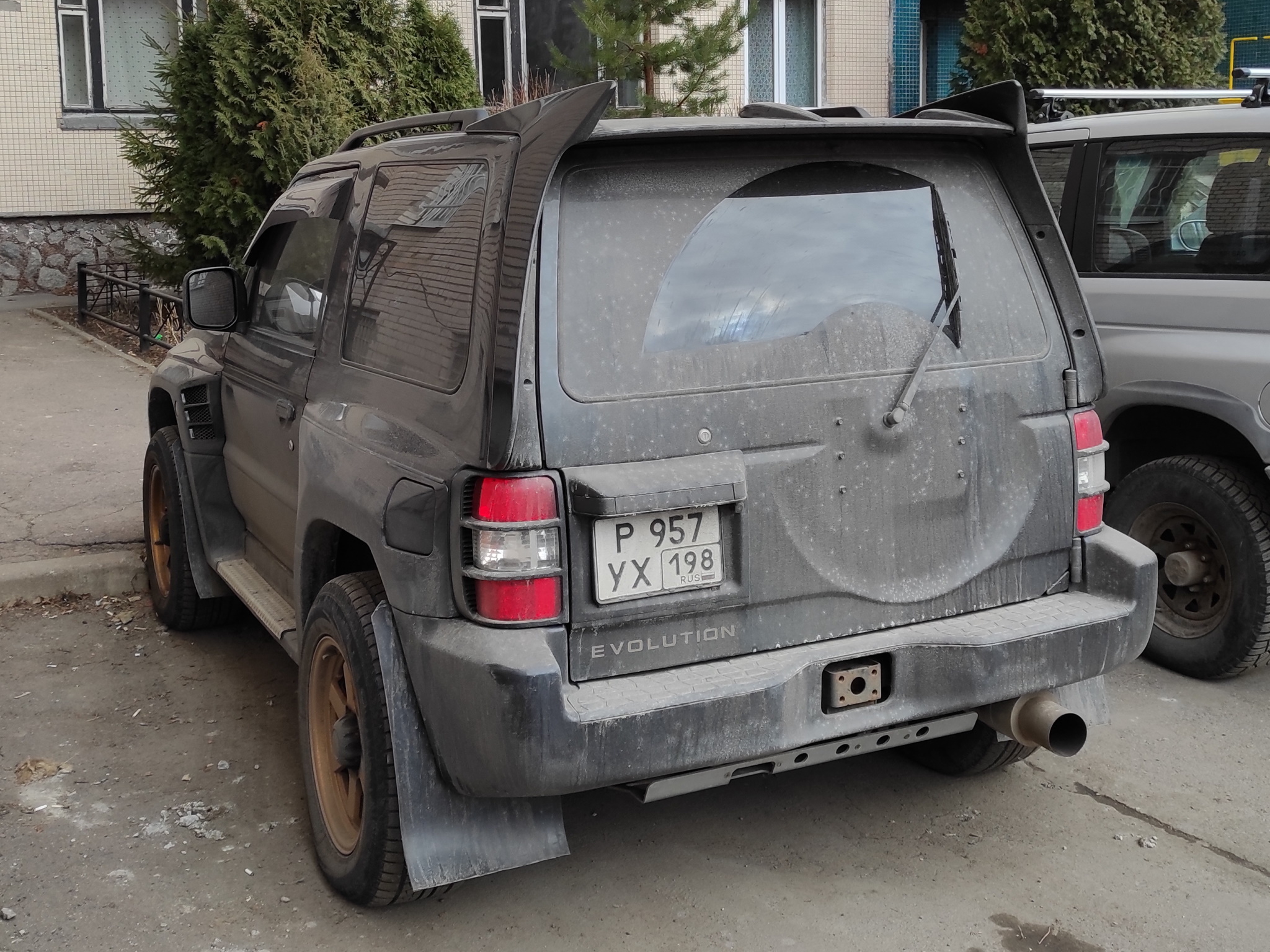 р 957 ух 198, Mitsubishi Pajero Evolution 1st gen (V55W), 1997–1999