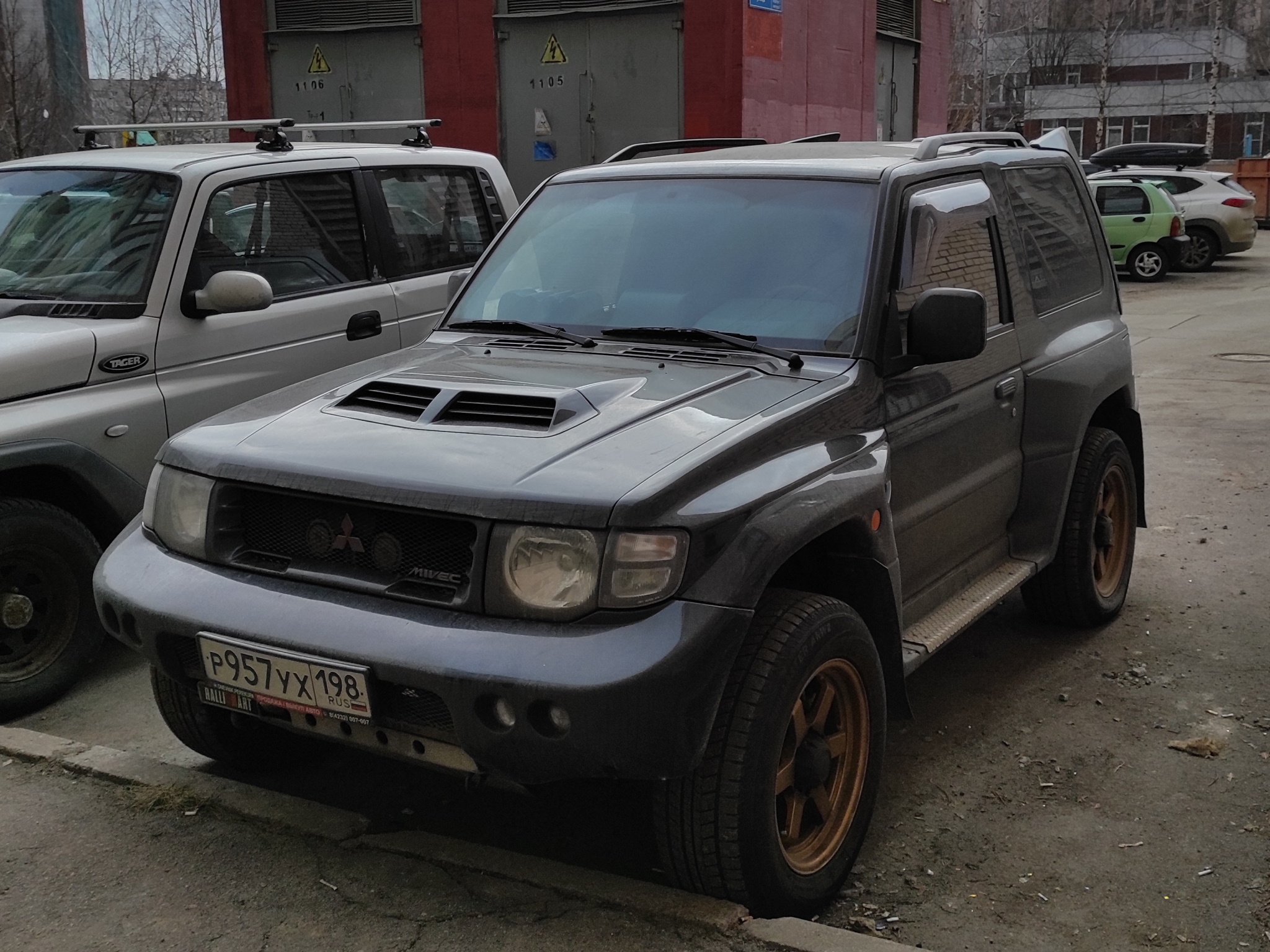 р 957 ух 198, Mitsubishi Pajero Evolution 1st gen (V55W), 1997–1999