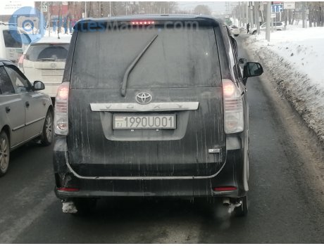 1990UO01, Toyota Voxy