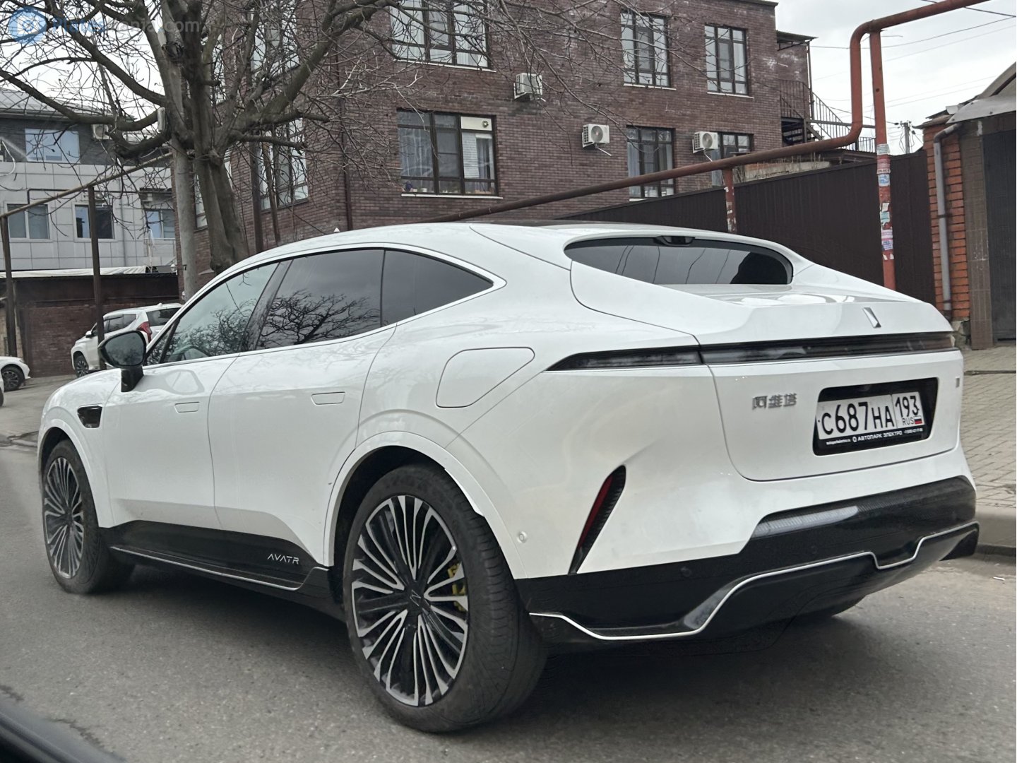 с 687 на 193, Avatr 11 