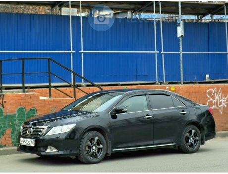 Toyota Camry: Legenda Sedan yang Tak Lekang Oleh Waktu