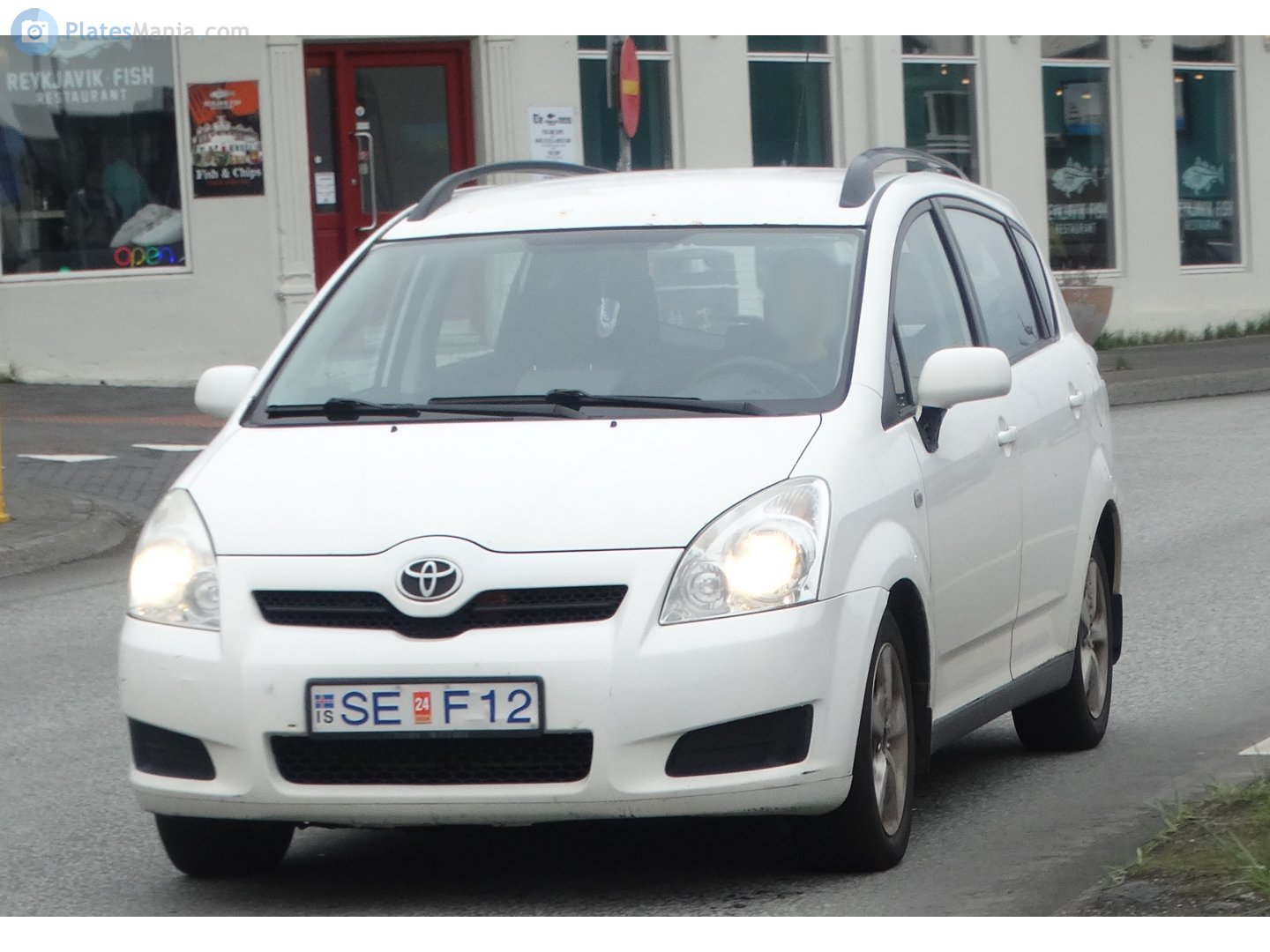 SE F12, Toyota Corolla Verso 2nd gen (AR10), 2004–2009