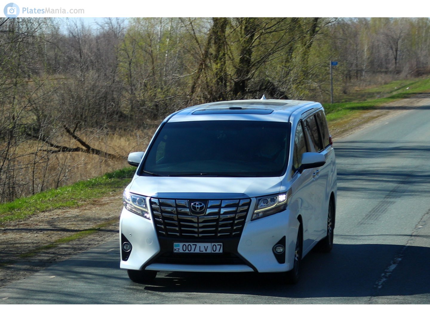 007 LV 07, Toyota Alphard 3rd gen (AH30), 2015­–2023