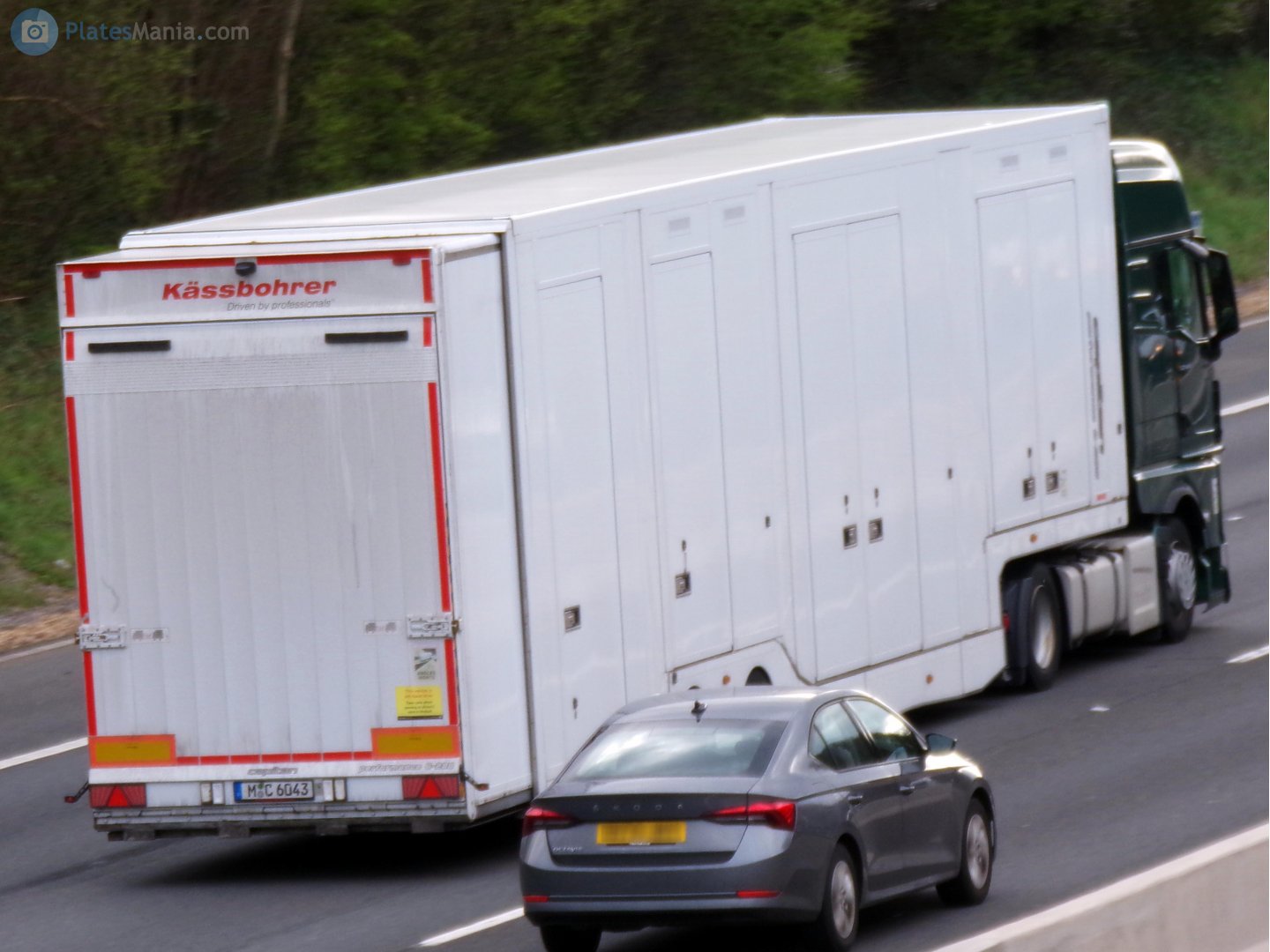 M C 6043, Kässbohrer Capitan 