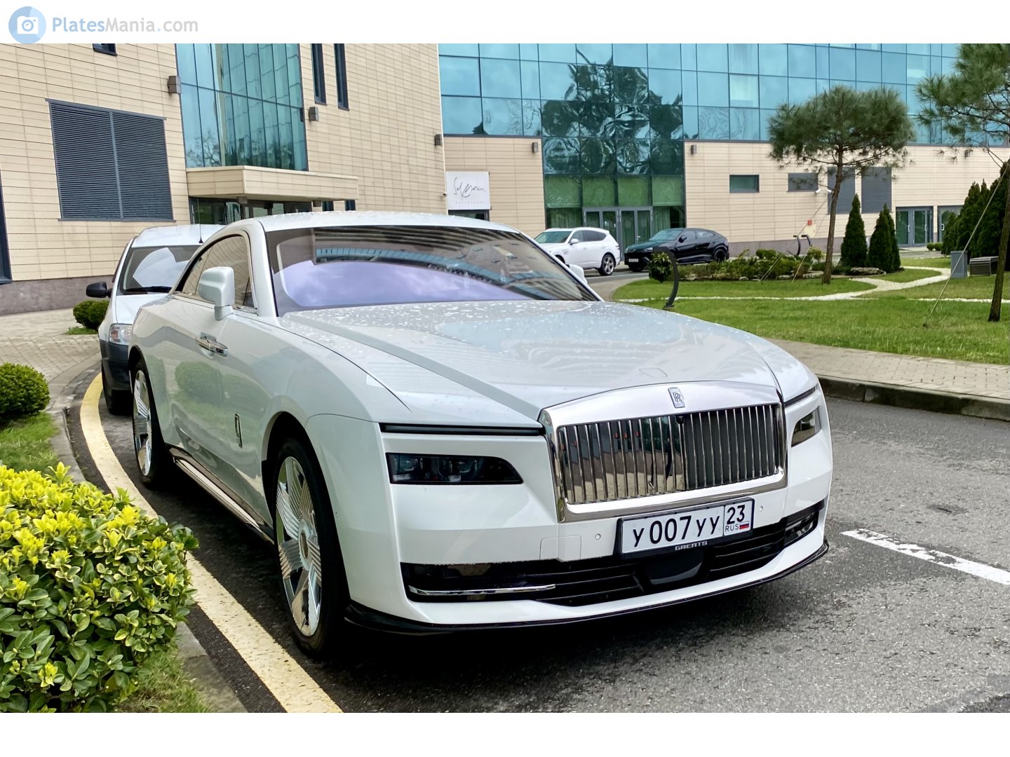 у 007 уу 23, Rolls-Royce Spectre 1st gen, 2023–