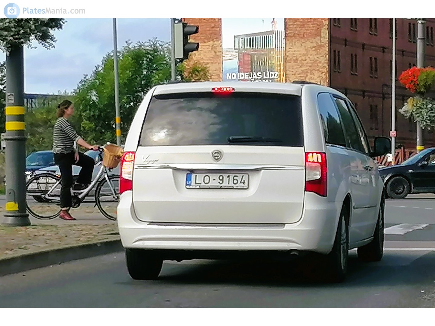 LO-9164, Lancia Voyager 1st gen (404), 2011–2015