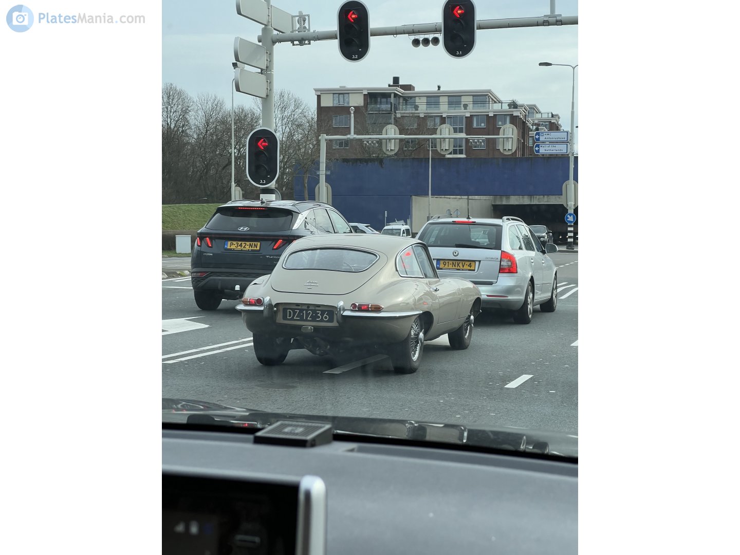 DZ-12-36, Jaguar E-Type Coupé (Series 1), 1961–1968