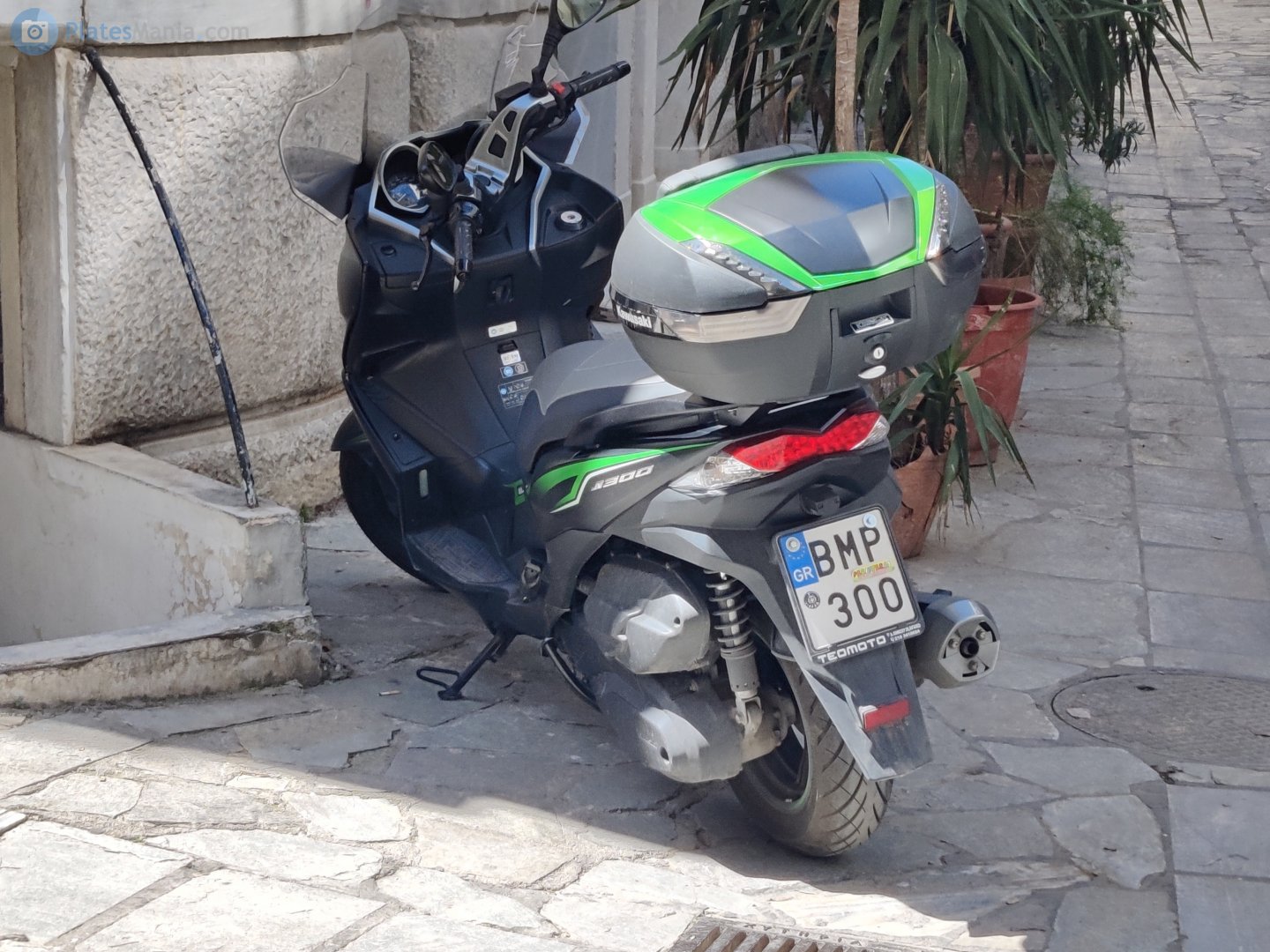 BMP-300, Kawasaki J300 