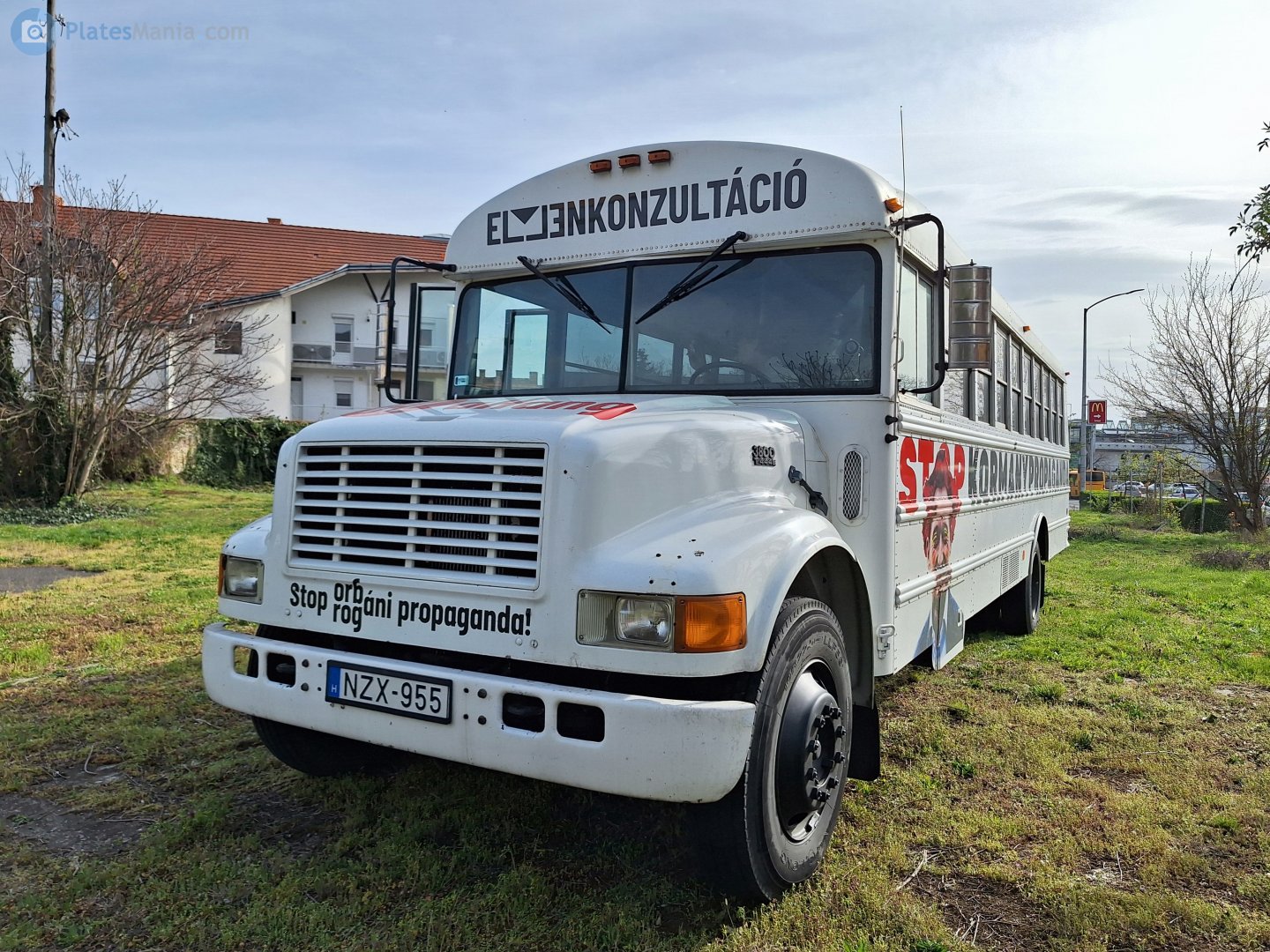 NZX-955, Thomas Saf-T-Liner Conventional 