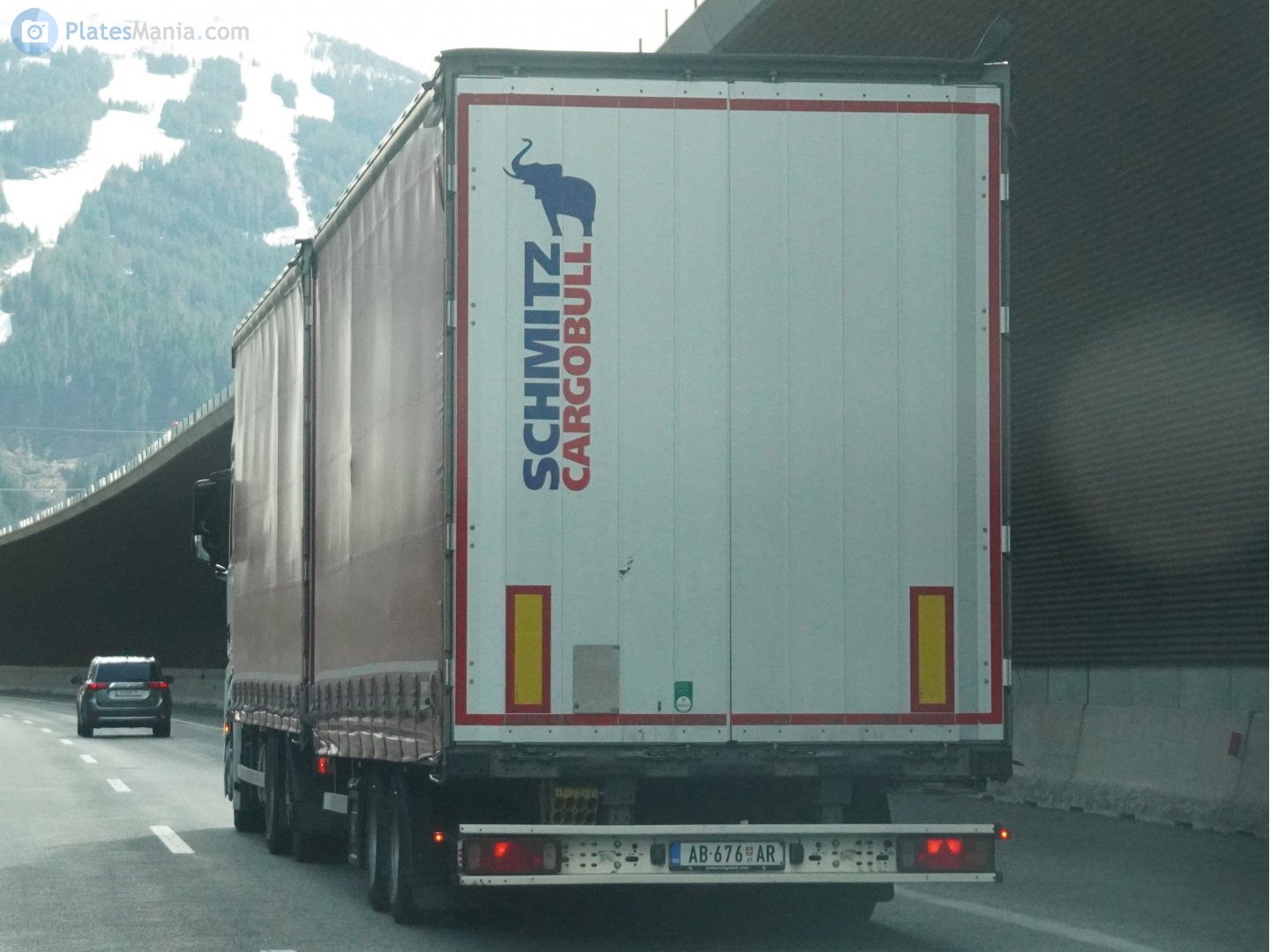 AB-676 AR, Schmitz 
