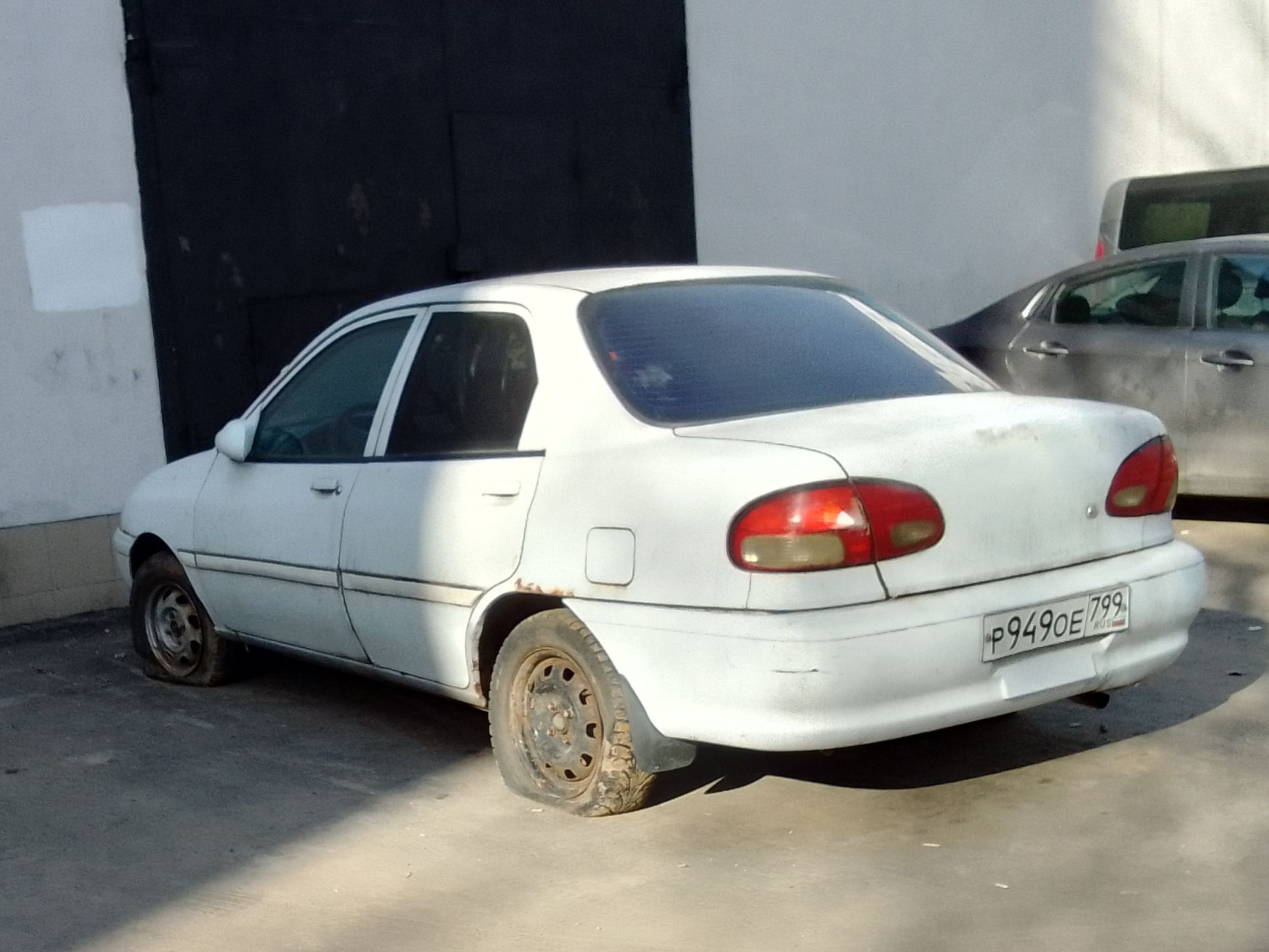 р 949 ое 799, Kia Avella 