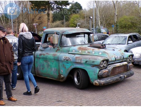 332 UYT, GMC Suburban