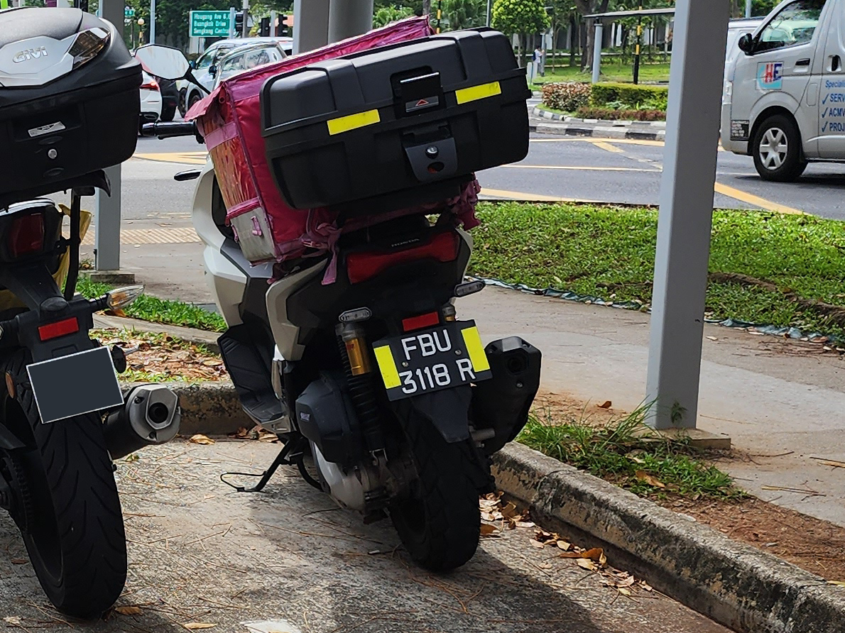FBU 3118 R, Honda ADV 