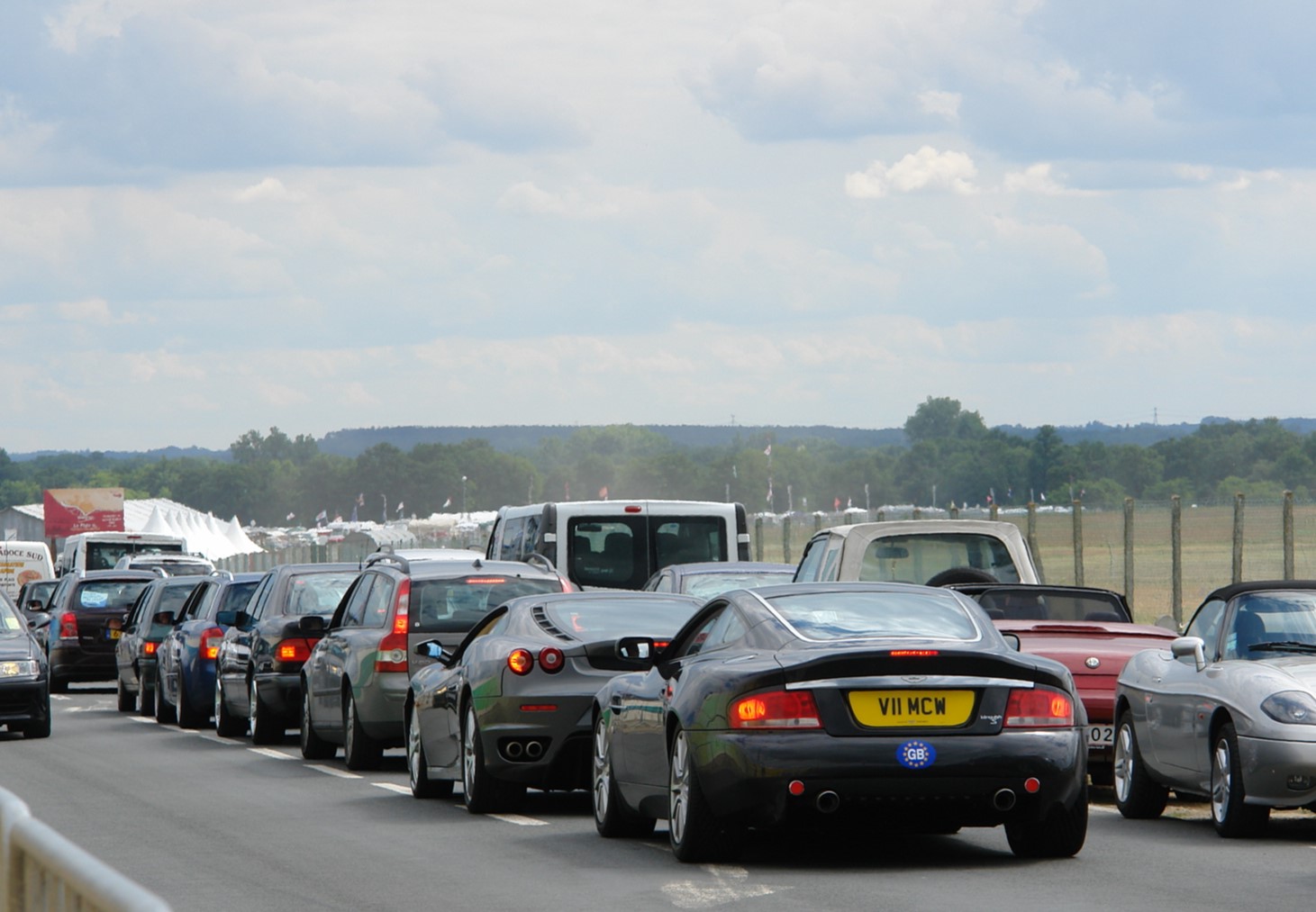V11MCW, Aston Martin Vanquish 1st gen V12 Vanquish, 2001–2007