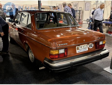 25323, Volvo 240-Series