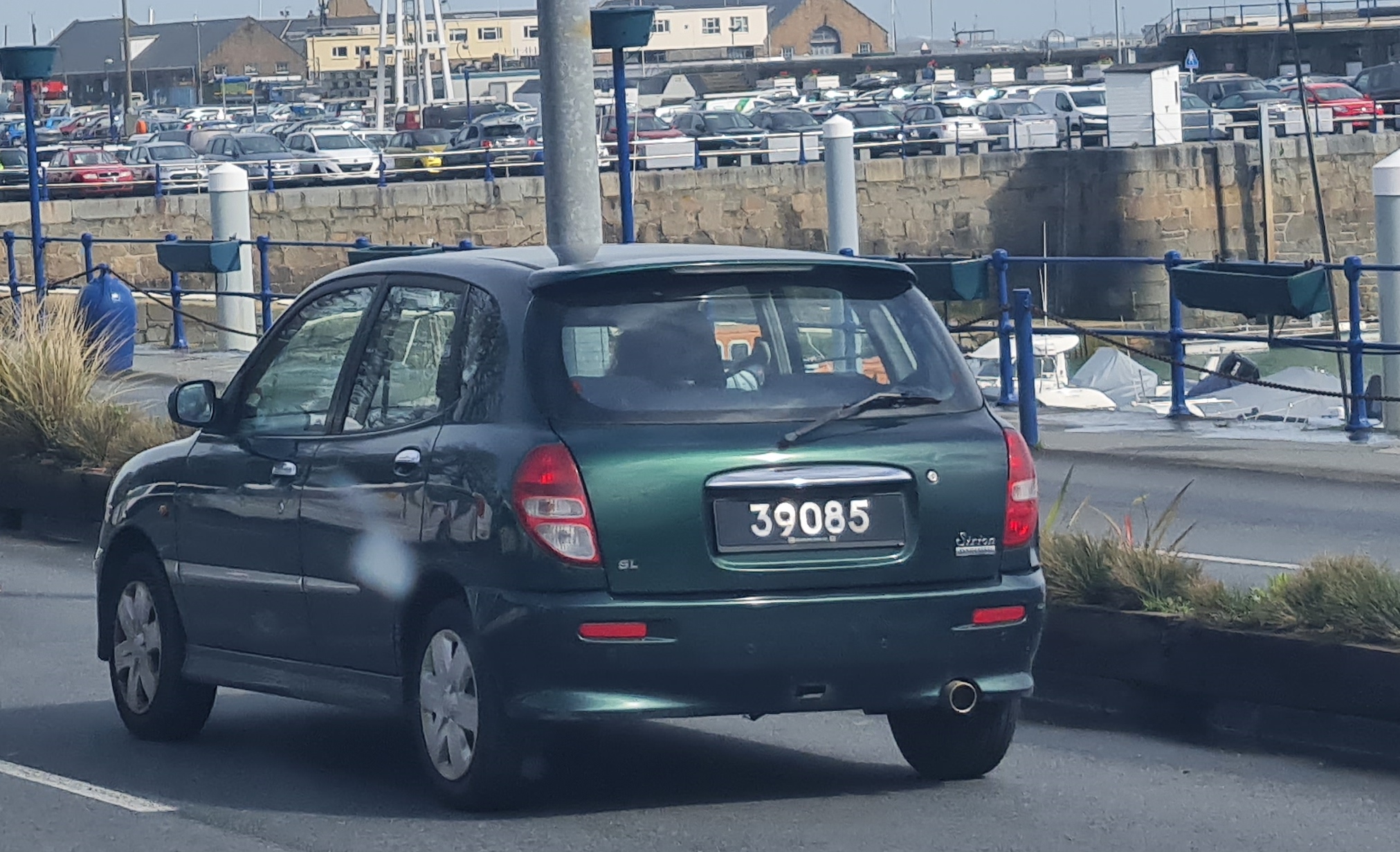 39085, Daihatsu Sirion 1st gen (M101), facelift, 2001–2004