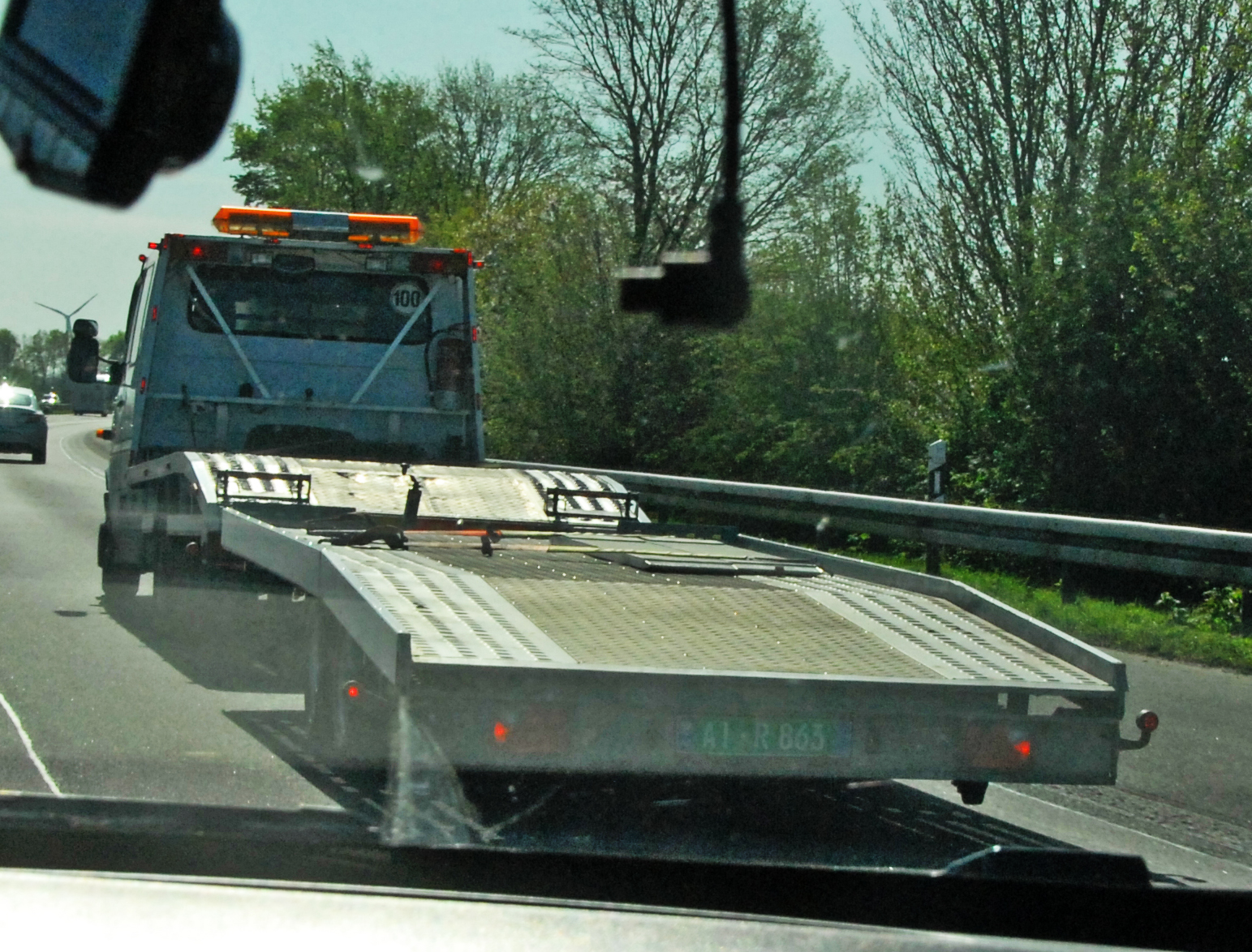 AI R 863, Trailers (2011) 