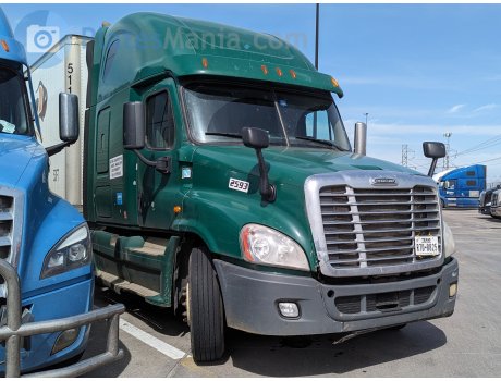 R70-8825, Freightliner Cascadia