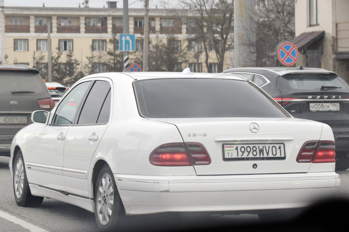 1998WV01, Mercedes-Benz E-Klasse 2nd gen Sedan (W210), 1995­–2002
