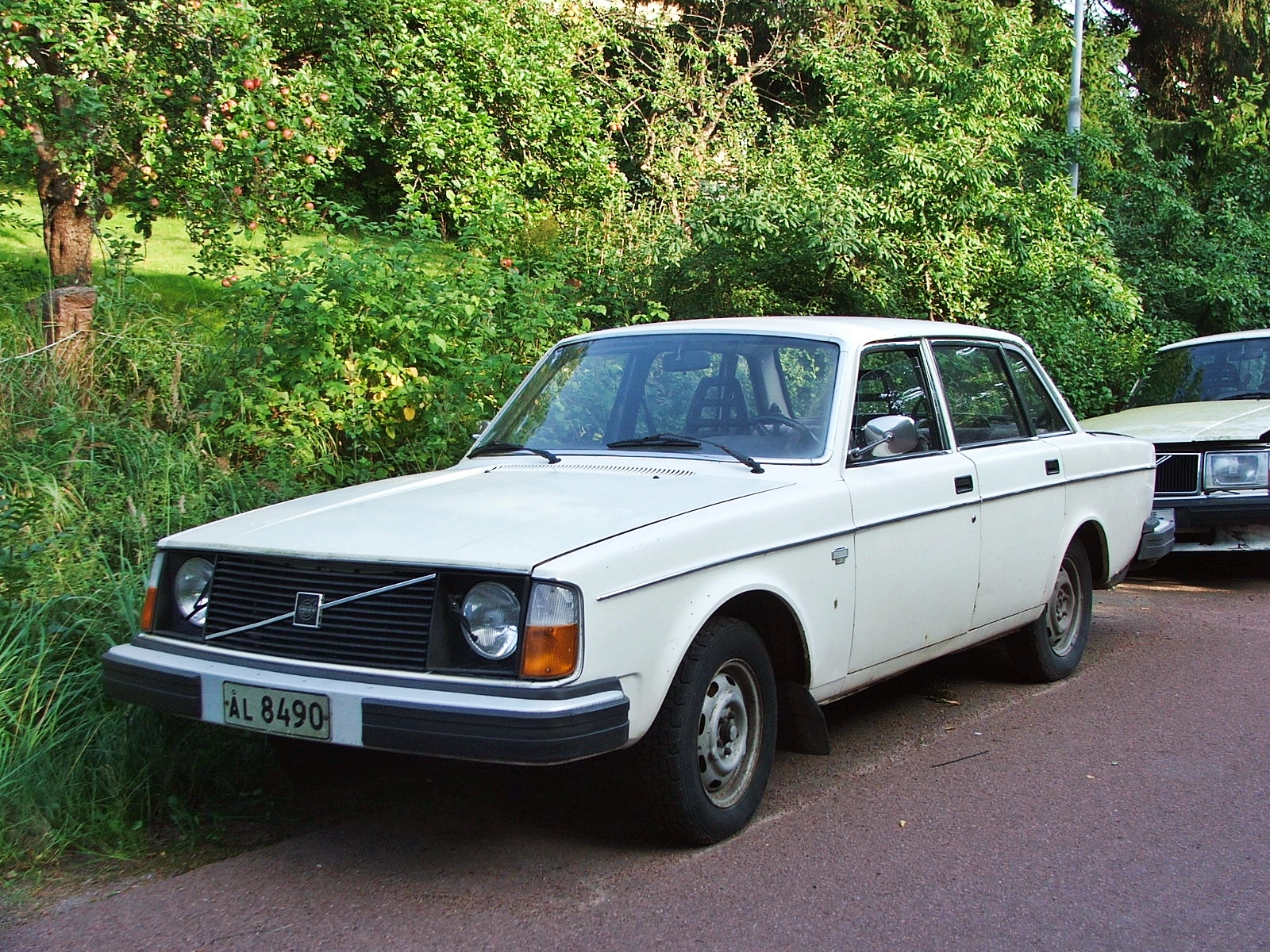 ÅL 8490, Volvo 240-Series 1st gen 4-door Sedan (244), 1974–1978