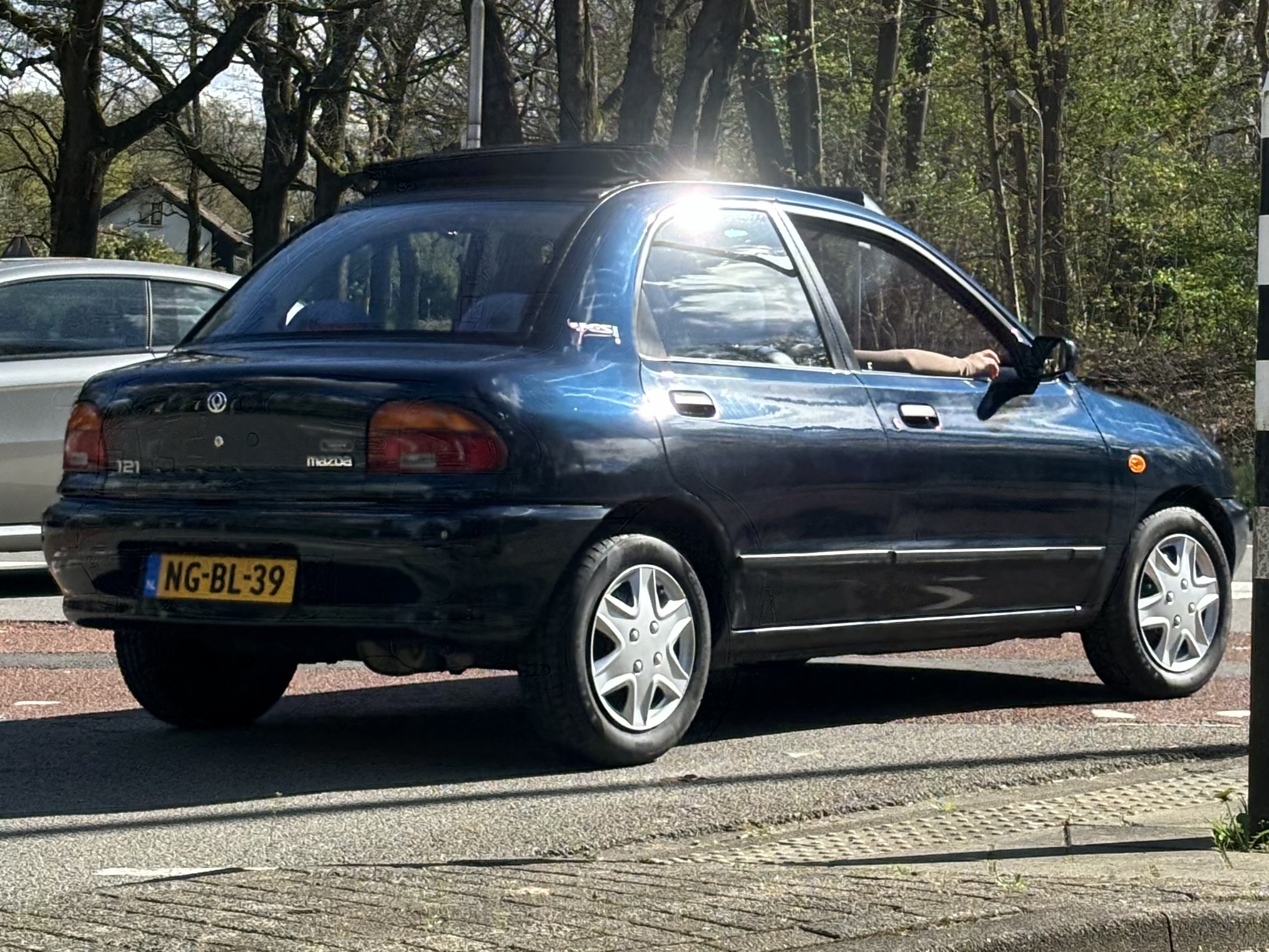 NG-BL-39, Mazda 121 2nd gen (DB), 1991–1998