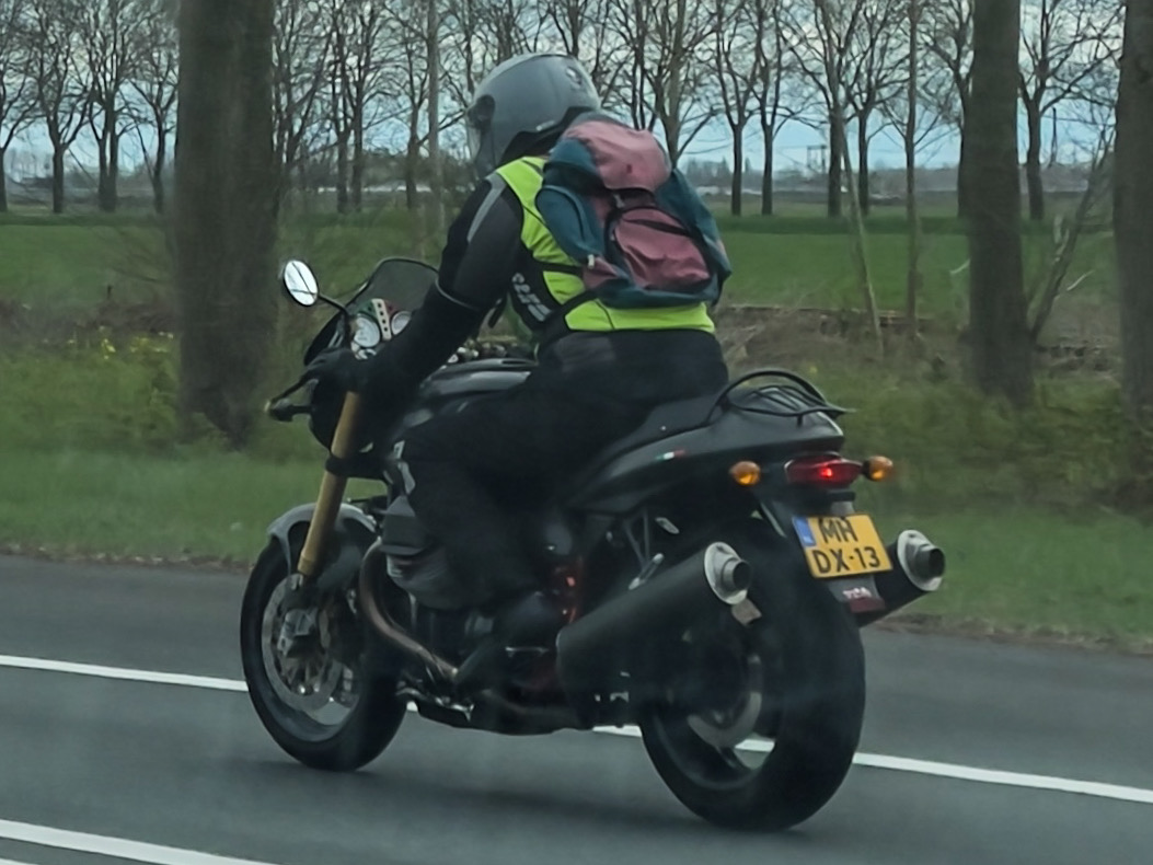 MH-DX-13, Moto Guzzi V11 