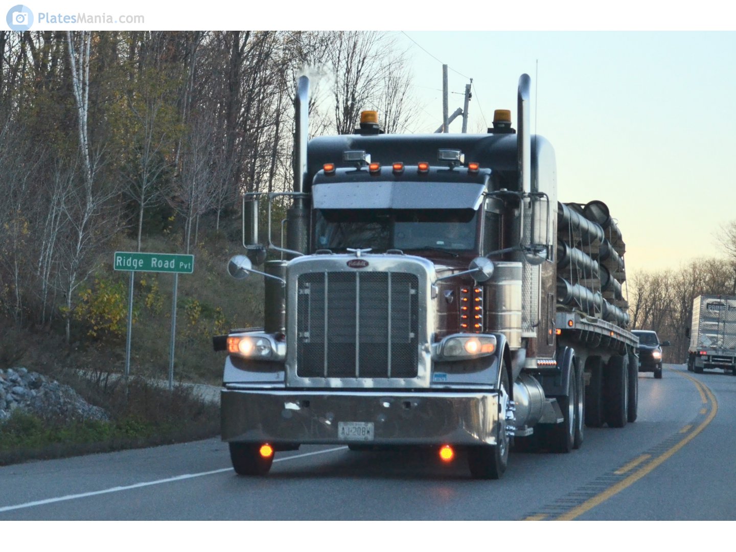 AJ-208W, Peterbilt 389 