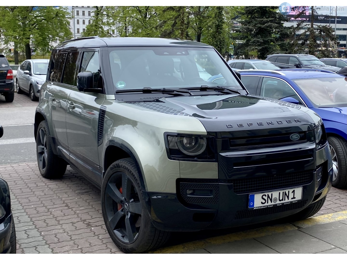 SN UN 1, Land Rover Defender 2nd gen 110