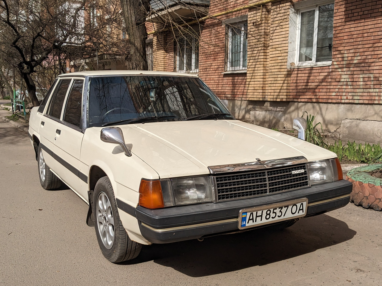 AH 8537 OA, Mazda Cosmo 3rd gen Sedan (HB), 1983–1987