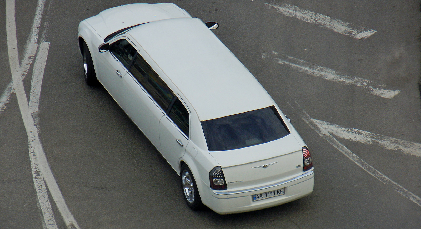 AA 1111 KH, Chrysler 300/300C 1st gen Sedan (LX), 2004–2010