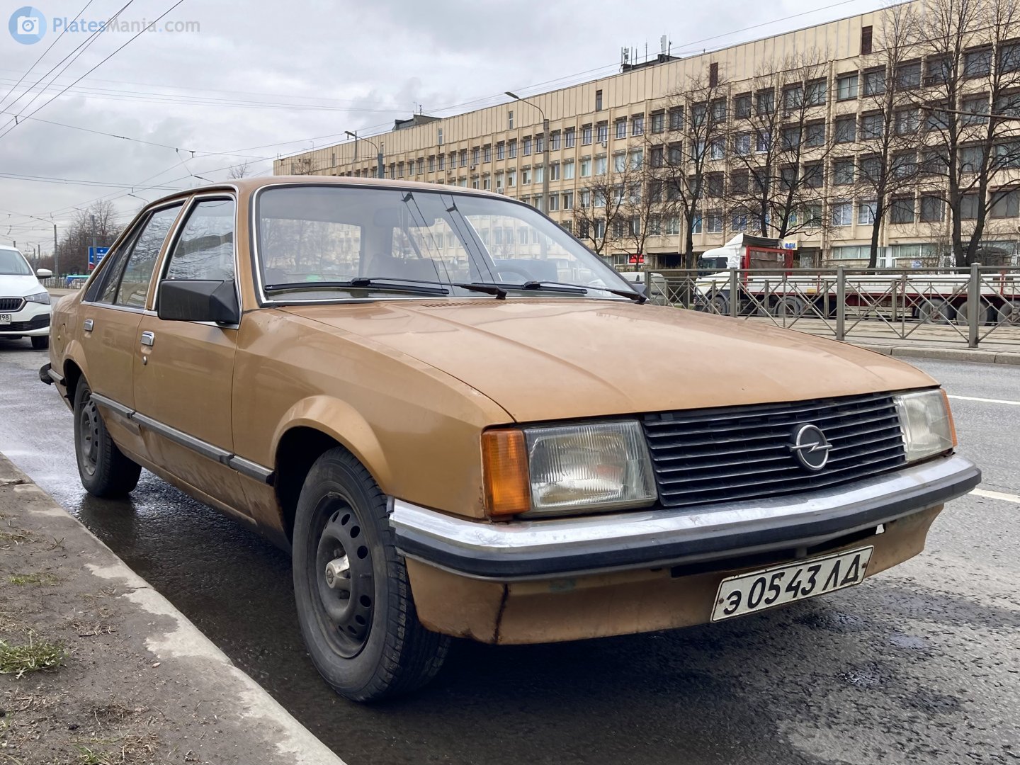 э 0543 ЛД, Opel Rekord 5th gen 4-door Sedan (E1), 1977–1982
