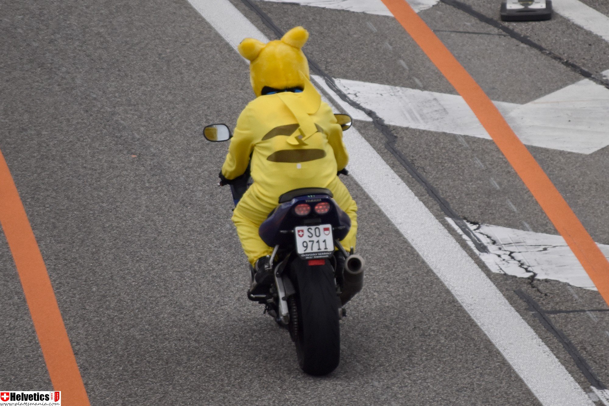 SO 9711, Yamaha YZF 2nd gen R6, 2001–2002