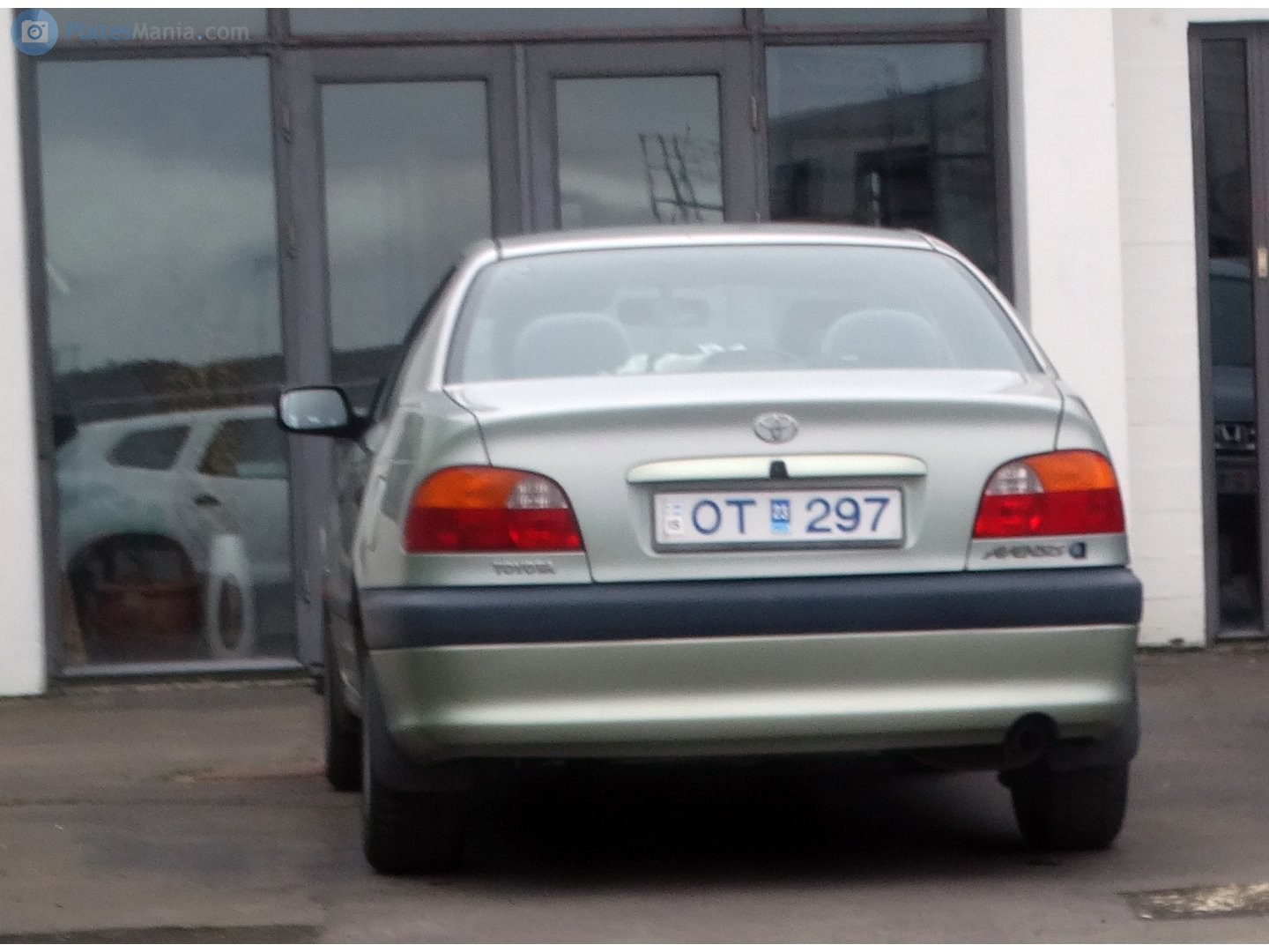 OT 297, Toyota Avensis 1st gen Sedan (T220), 1997–2003