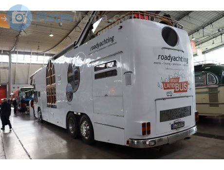 LL B 857H, Neoplan Skyliner